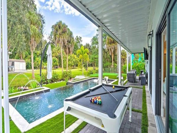 Bonita Springs Waterfront Home Great Yard & Private Pool
