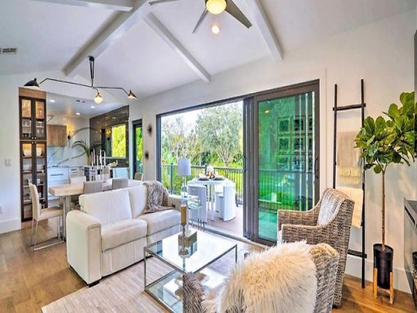 Bonita Springs Waterfront Home Great Yard & Private Pool