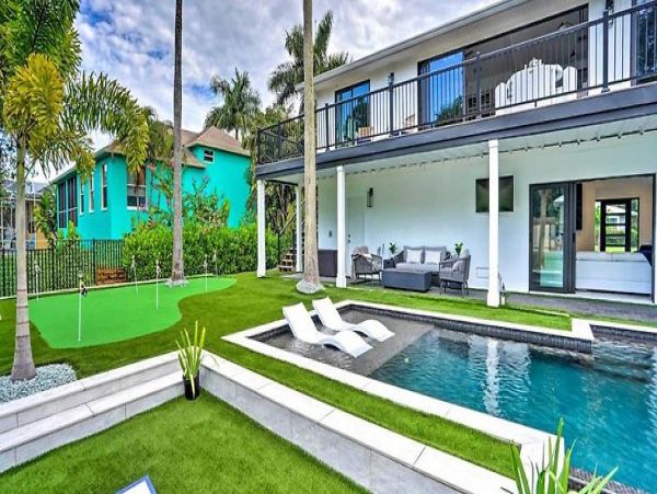 Bonita Springs Waterfront Home Great Yard & Private Pool