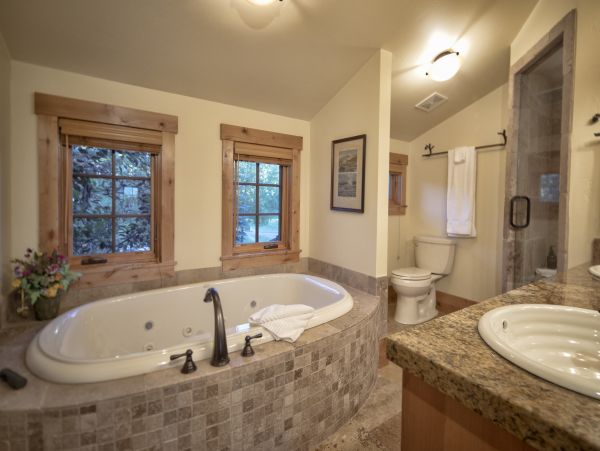 Stunning Vacation Home in Jackson Hole Sleeps 14 Guests