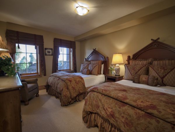 Stunning Vacation Home in Jackson Hole Sleeps 14 Guests
