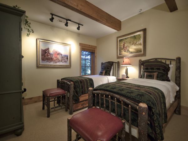Stunning Vacation Home in Jackson Hole Sleeps 14 Guests