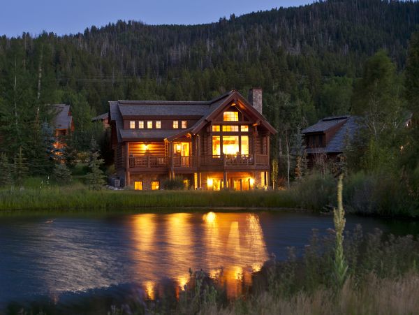 Stunning Vacation Home in Jackson Hole Sleeps 14 Guests
