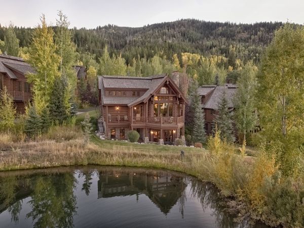 Stunning Vacation Home in Jackson Hole Sleeps 14 Guests