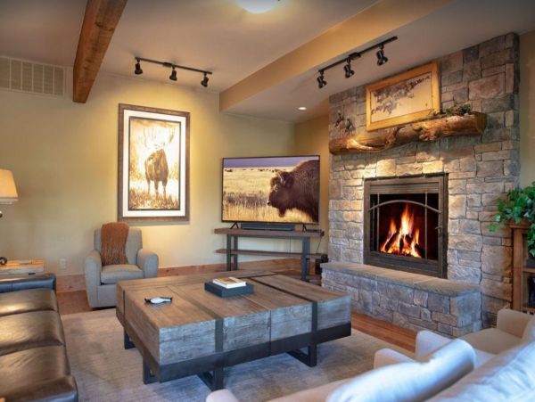 Stunning Vacation Home in Jackson Hole Sleeps 14 Guests