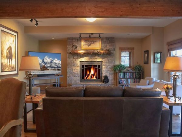 Stunning Vacation Home in Jackson Hole Sleeps 14 Guests