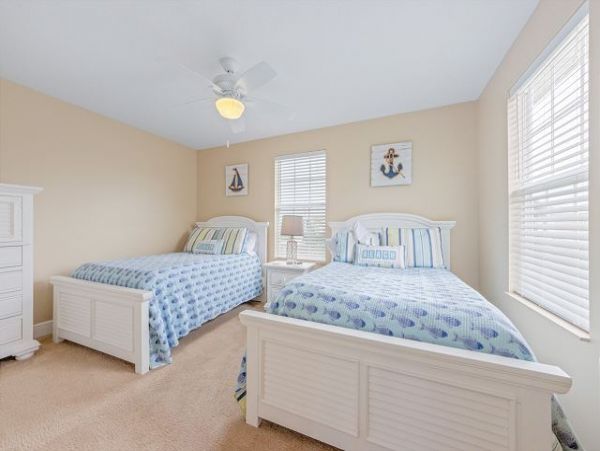 Three Bedroom Vacation Home in Anna Maria Walk To Beach