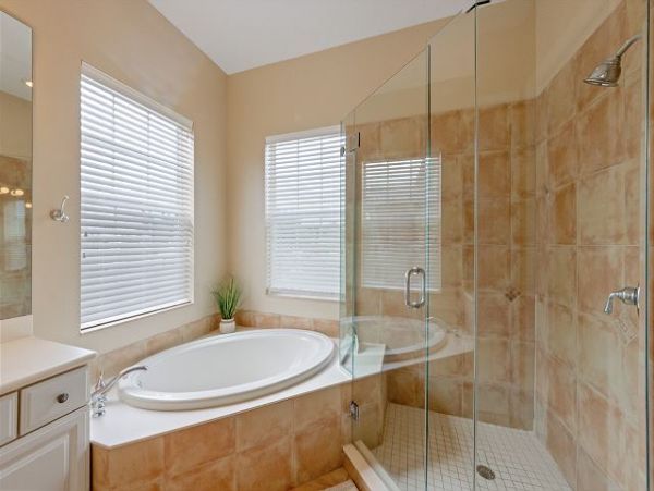 Three Bedroom Vacation Home in Anna Maria Walk To Beach