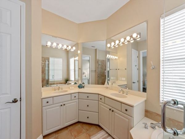 Three Bedroom Vacation Home in Anna Maria Walk To Beach