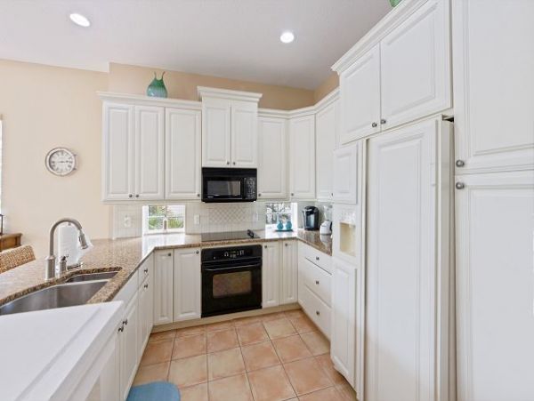 Three Bedroom Vacation Home in Anna Maria Walk To Beach