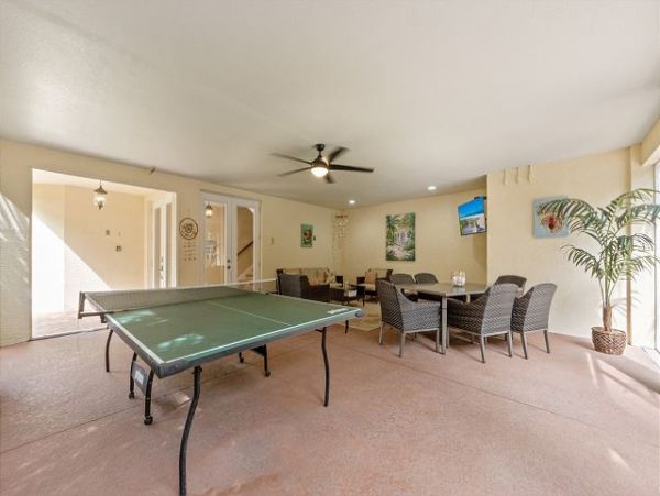 Three Bedroom Vacation Home in Anna Maria Walk To Beach