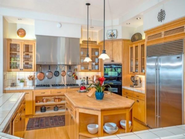 Magnificent Estate with Spectacular Mountain & Ocean Views