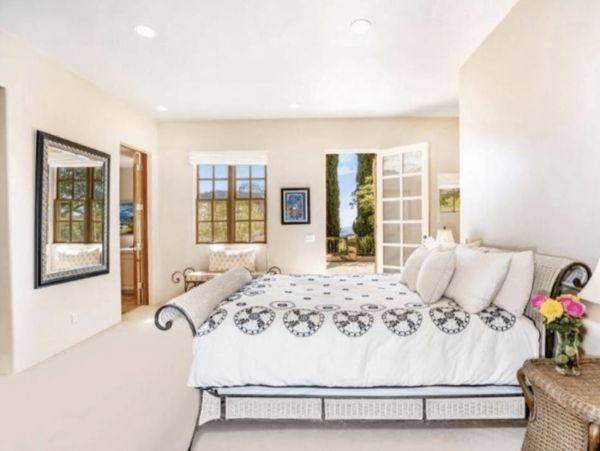 Magnificent Estate with Spectacular Mountain & Ocean Views