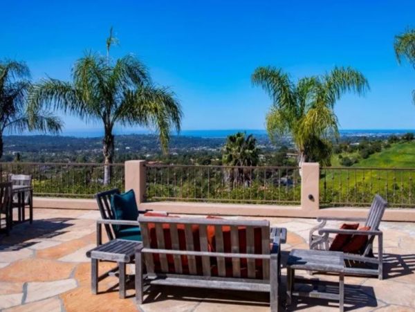 Magnificent Estate with Spectacular Mountain & Ocean Views