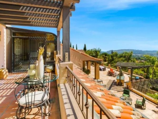 Magnificent Estate with Spectacular Mountain & Ocean Views
