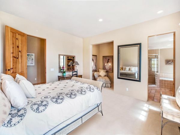 Magnificent Estate with Spectacular Mountain & Ocean Views