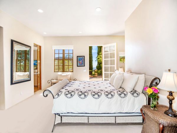 Magnificent Estate with Spectacular Mountain & Ocean Views