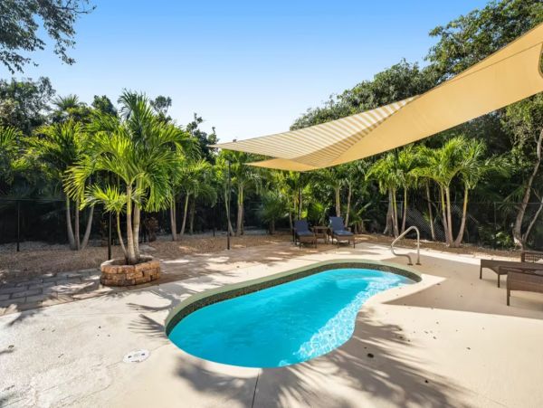 Marathon Three Bedroom Pool Home Sleeps 8 Guests