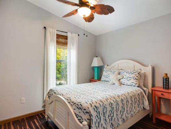 Marathon Three Bedroom Pool Home Sleeps 8 Guests