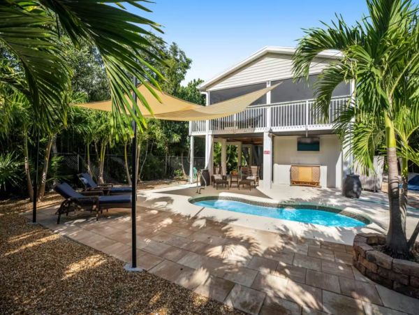 Marathon Three Bedroom Pool Home Sleeps 8 Guests