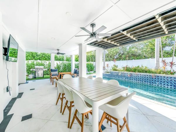 One Block to the Beach Vacation Home on Anna Maria Island
