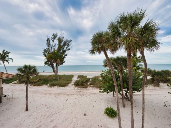 Beautiful Captiva Vacation Home with Beach Access Sleeps 8