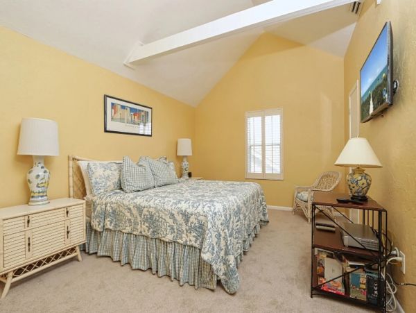 Beautiful Captiva Vacation Home with Beach Access Sleeps 8