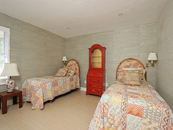 Beautiful Captiva Vacation Home with Beach Access Sleeps 8