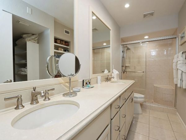 Beautiful Captiva Vacation Home with Beach Access Sleeps 8