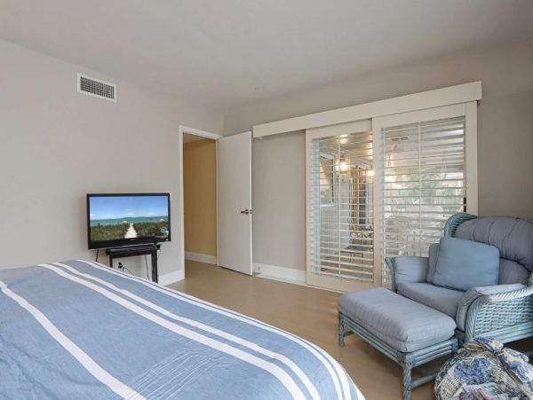 Beautiful Captiva Vacation Home with Beach Access Sleeps 8