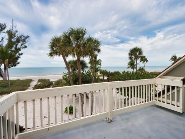 Beautiful Captiva Vacation Home with Beach Access Sleeps 8