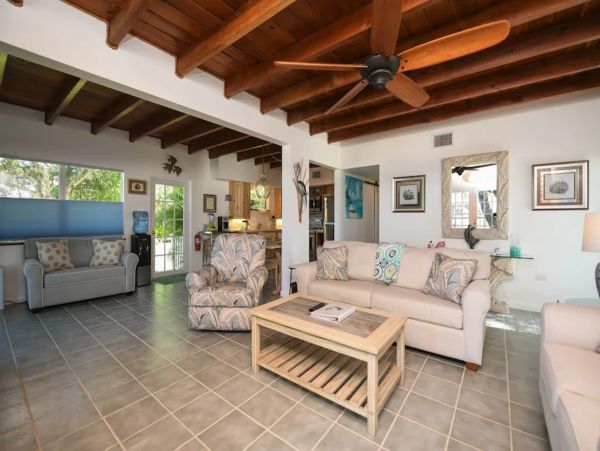 Beautiful Isla Morada Vacation Home with Communal Pool