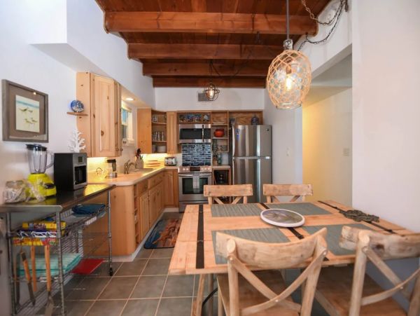 Beautiful Isla Morada Vacation Home with Communal Pool