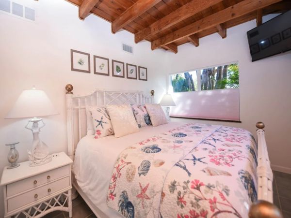 Beautiful Isla Morada Vacation Home with Communal Pool
