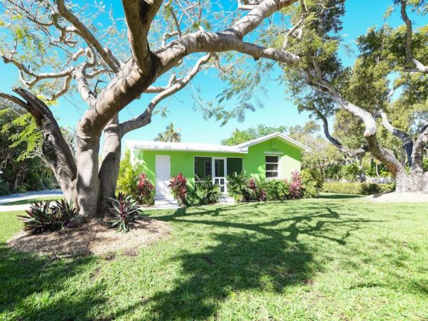 Beautiful Isla Morada Vacation Home with Communal Pool