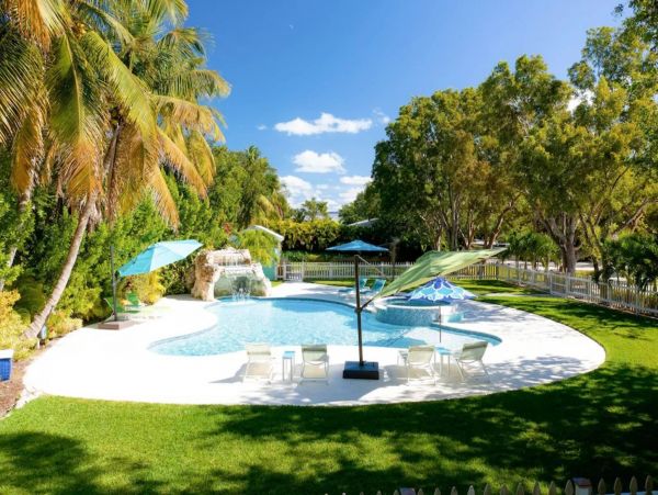 Beautiful Isla Morada Vacation Home with Communal Pool