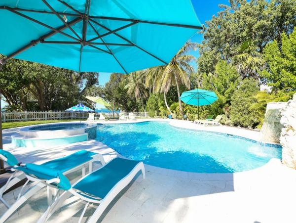 Beautiful Isla Morada Vacation Home with Communal Pool