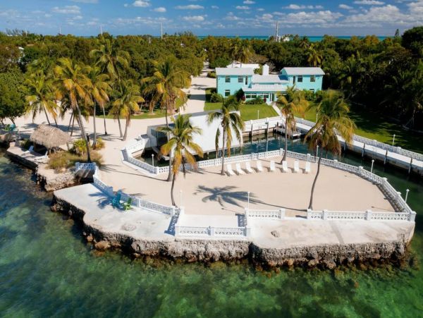 Beautiful Isla Morada Vacation Home with Communal Pool