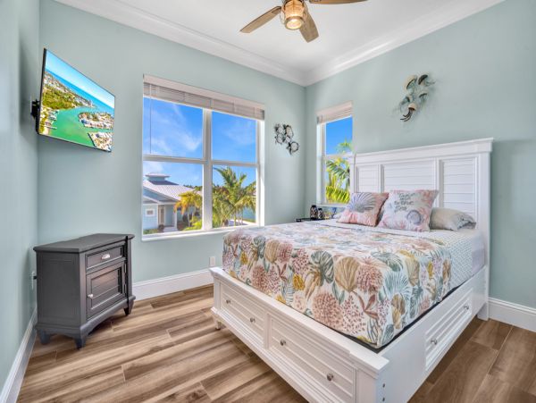 Key Colony Waterfront Villa Private Pool Walk To Beach