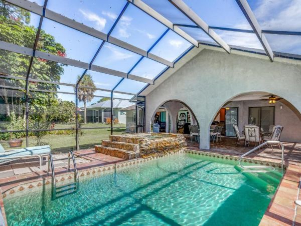 Cozy Single Level Home with Pool & Spa in Bonita Springs