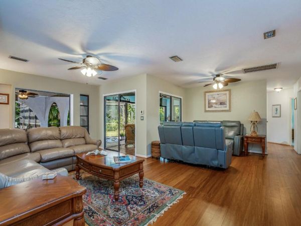 Cozy Single Level Home with Pool & Spa in Bonita Springs