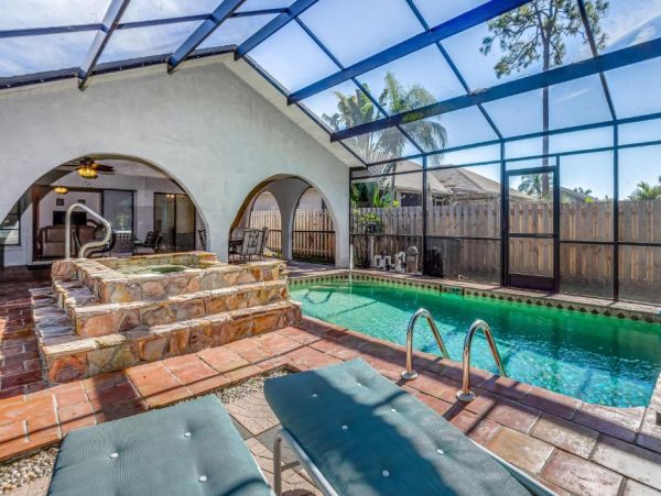 Cozy Single Level Home with Pool & Spa in Bonita Springs