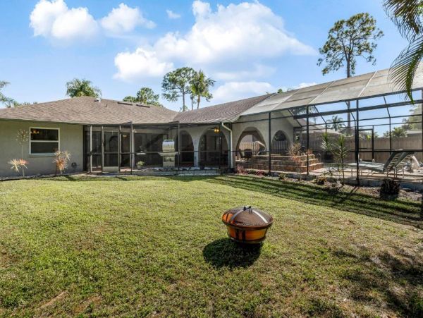 Cozy Single Level Home with Pool & Spa in Bonita Springs