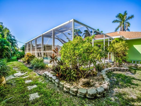 Bonita Springs Vacation Home Three Bedrooms with Pool