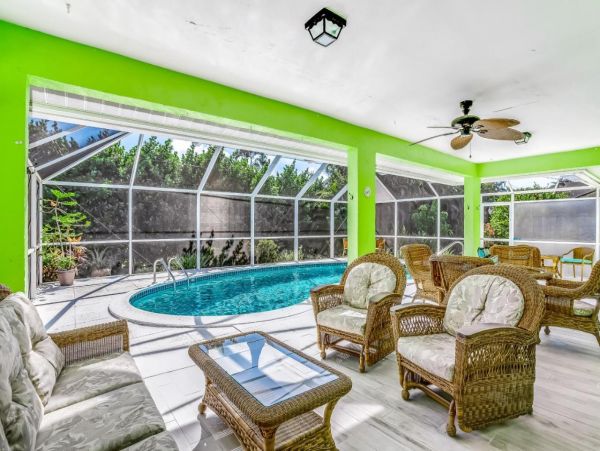 Bonita Springs Vacation Home Three Bedrooms with Pool