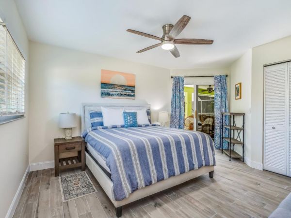 Bonita Springs Vacation Home Three Bedrooms with Pool