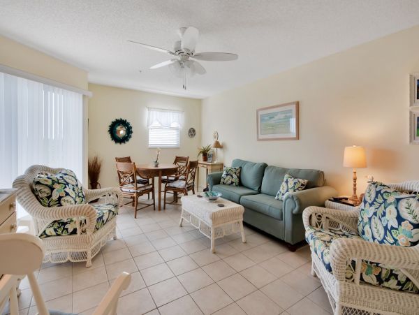 Holmes Beach Value Two Bedroom Vacation Condo Communal Pool