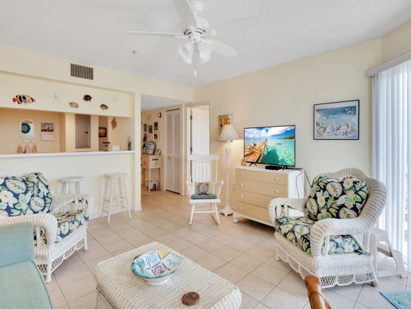 Holmes Beach Value Two Bedroom Vacation Condo Communal Pool