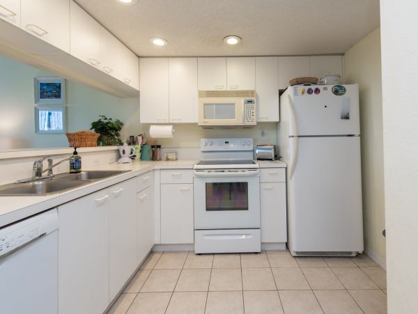 Holmes Beach Value Two Bedroom Vacation Condo Communal Pool