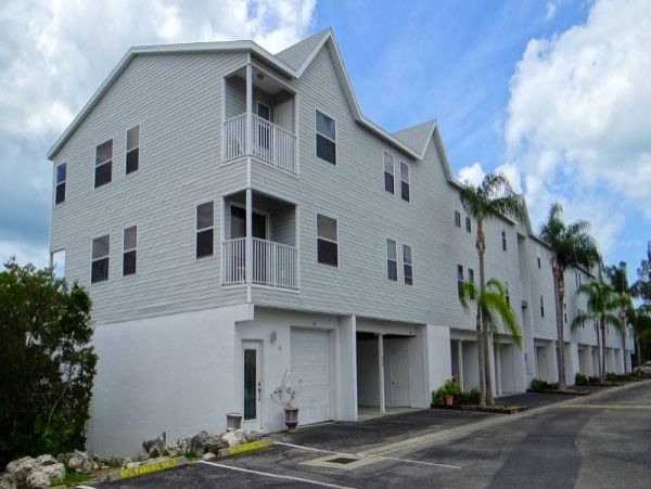 Holmes Beach Value Two Bedroom Vacation Condo Communal Pool